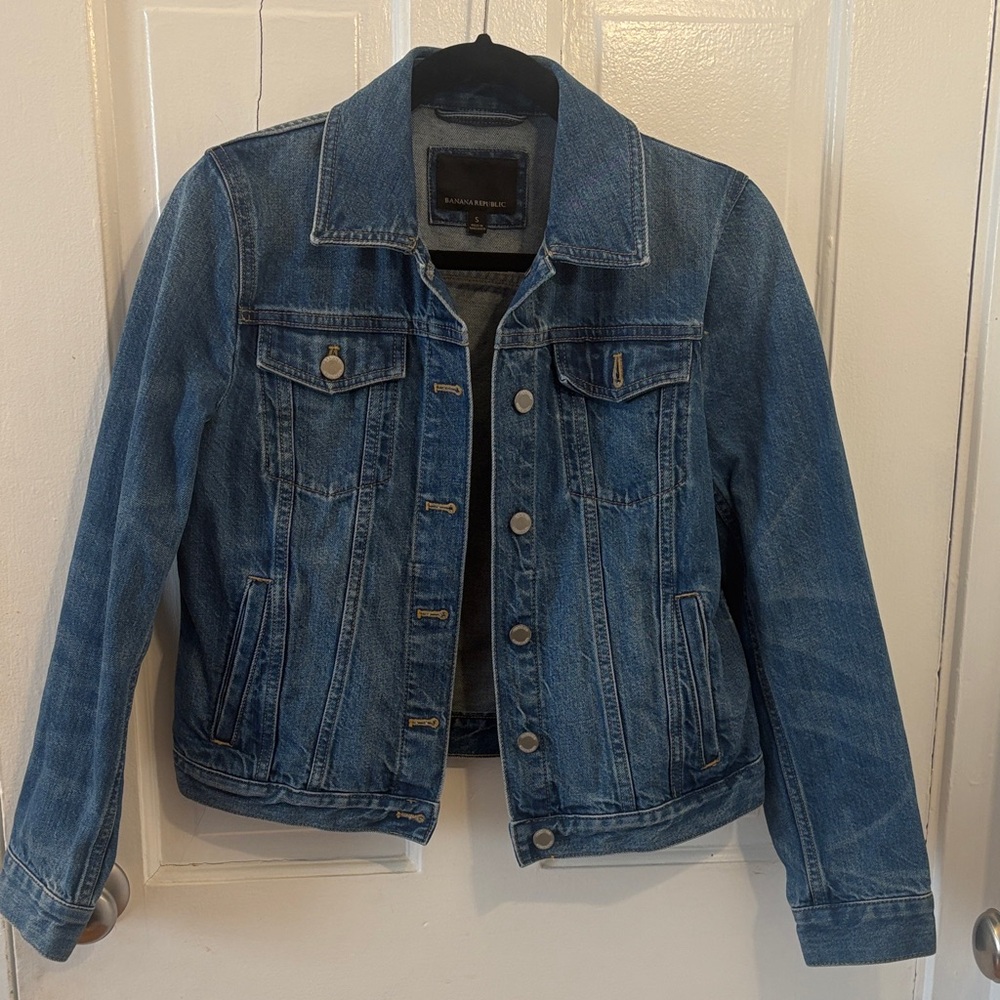Banana Republic Indigo Denim Jacket
Size small